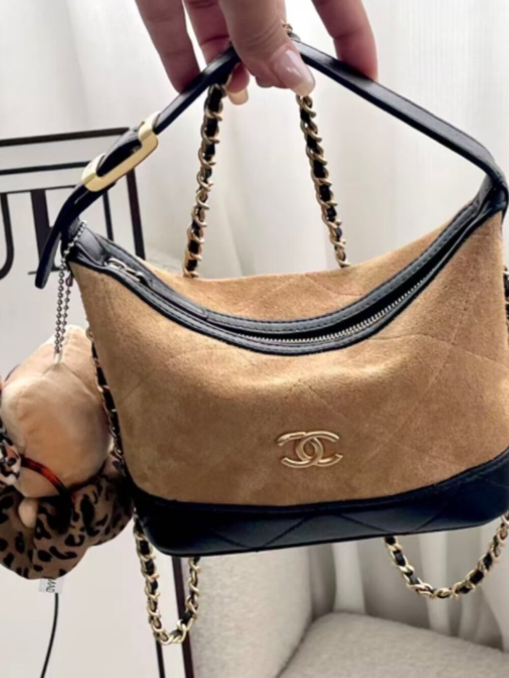 Classic CHANEL bag: A Stylish and Versatile Choice for Elegance